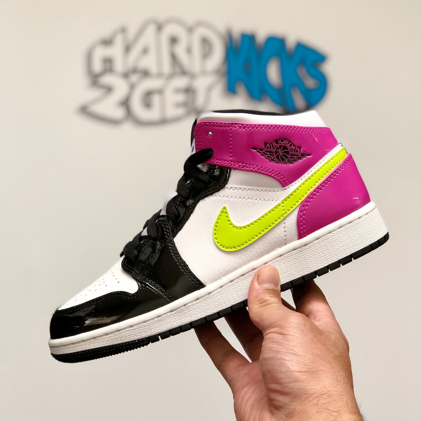 Air Jordan 1 Mid SE GS - Cyber Pink (US Exclusive)