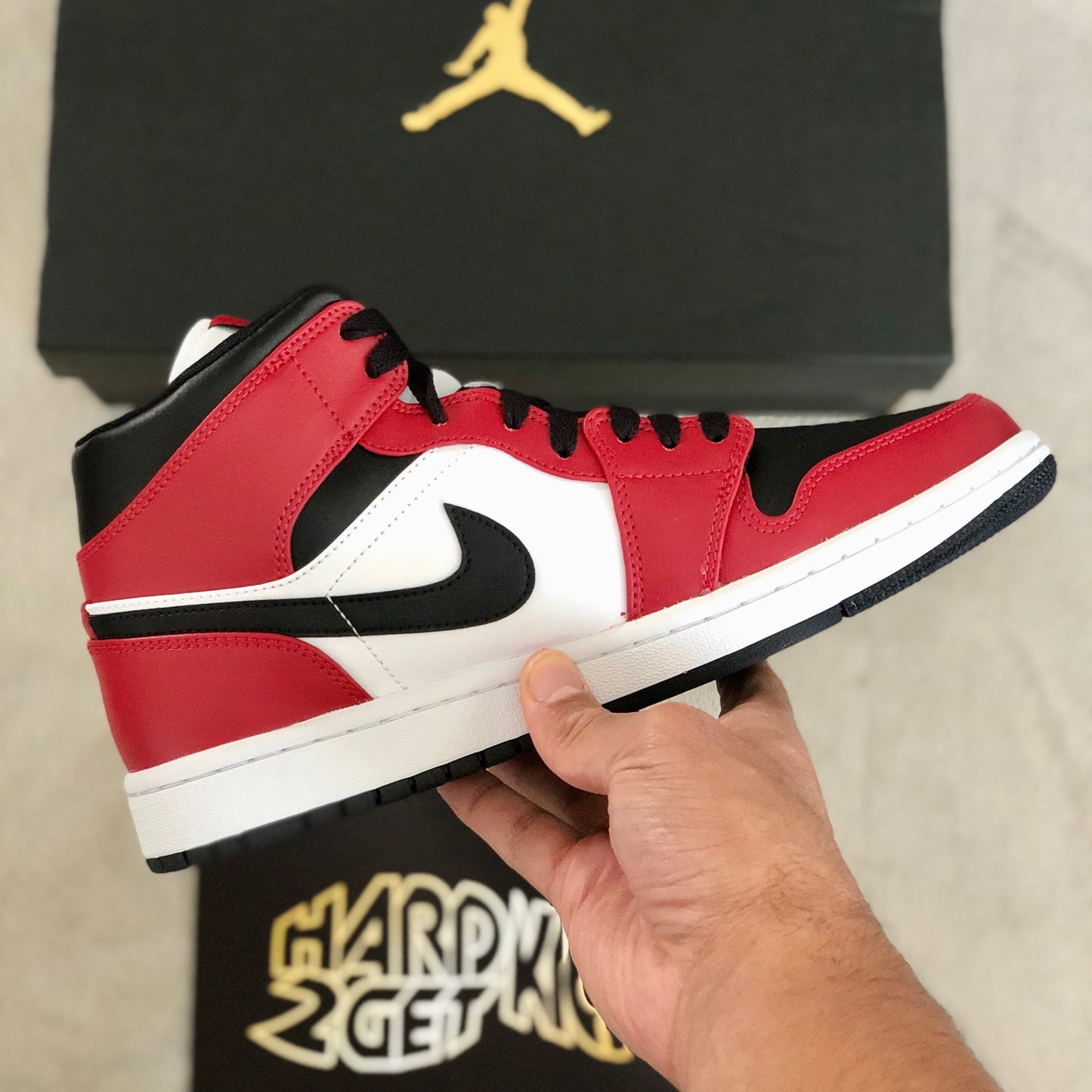 Air Jordan 1 Mid - Chicago Black Toe