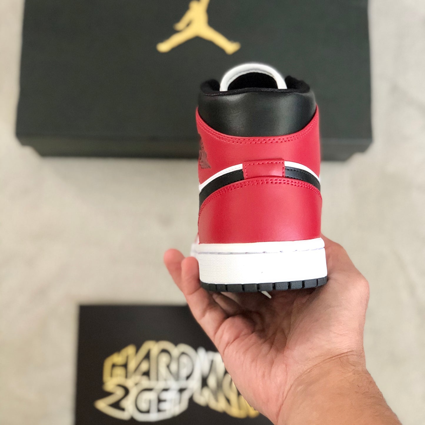 Air Jordan 1 Mid - Chicago Black Toe
