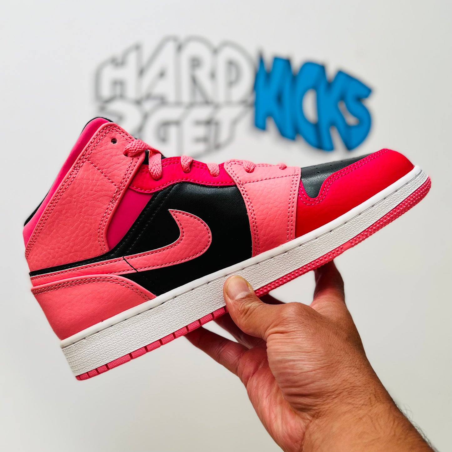 Air Jordan 1 Mid GS - Coral Chalk