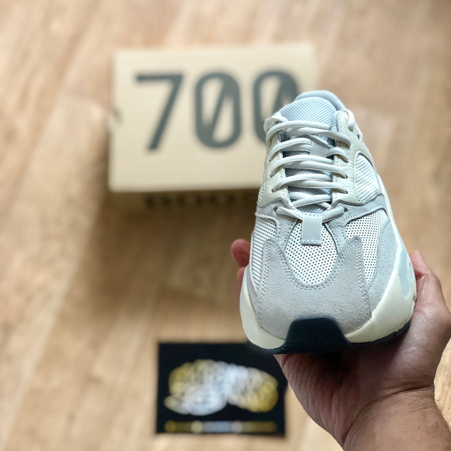Yeezy Boost 700 - Analog