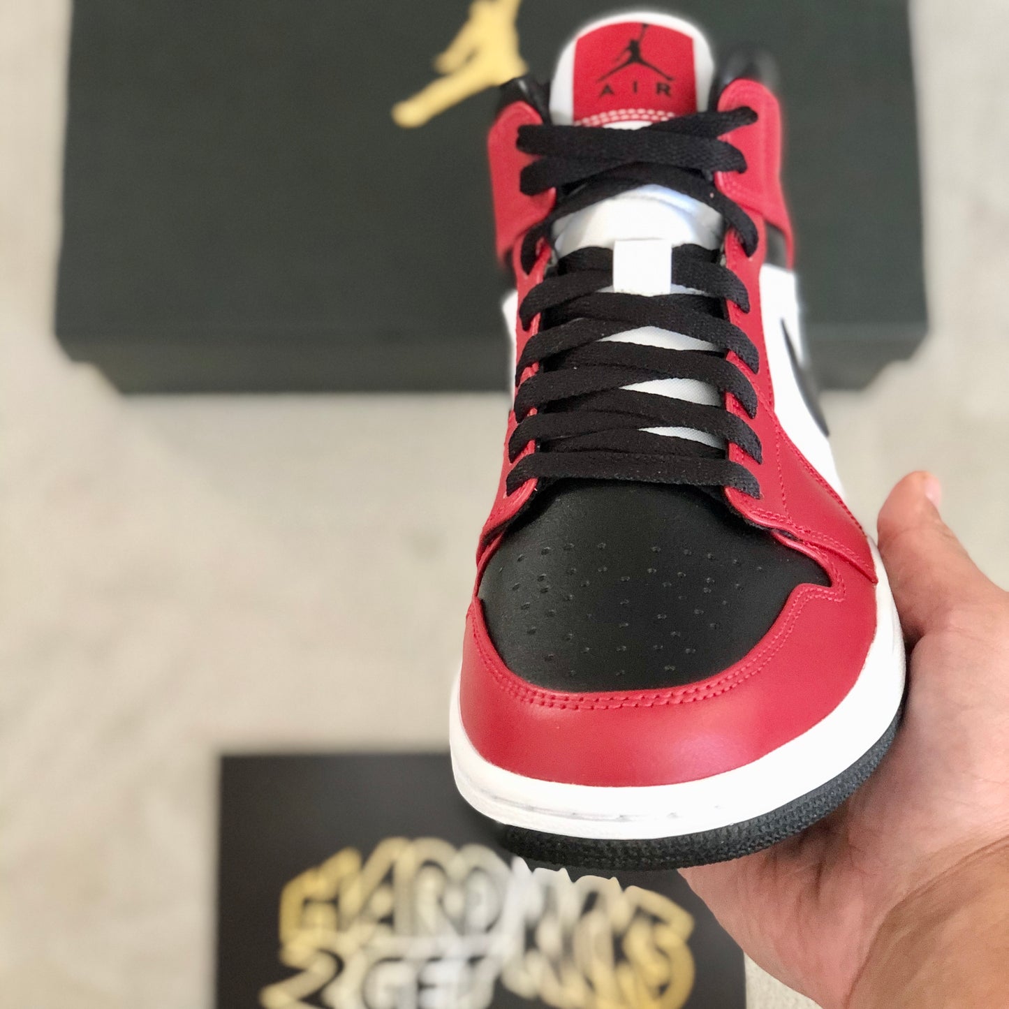 Air Jordan 1 Mid - Chicago Black Toe