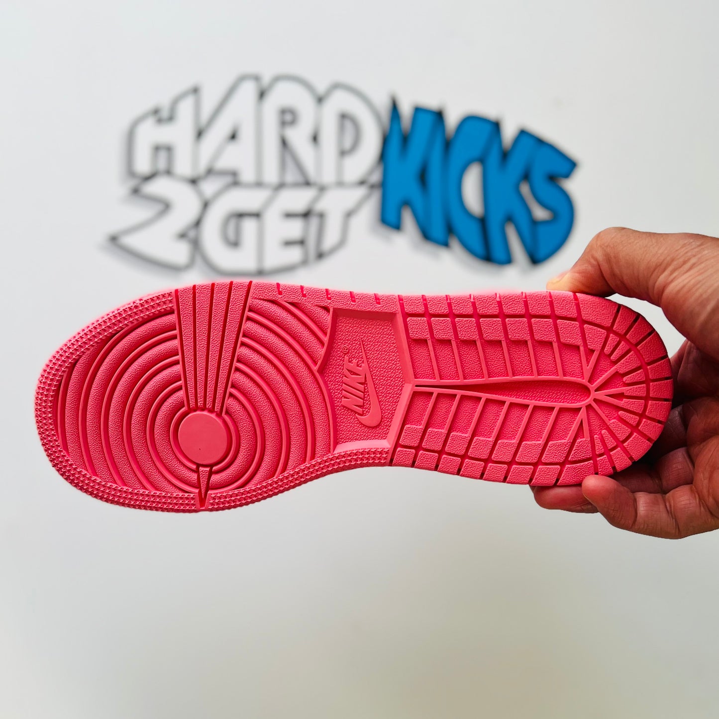 Air Jordan 1 Mid GS - Coral Chalk