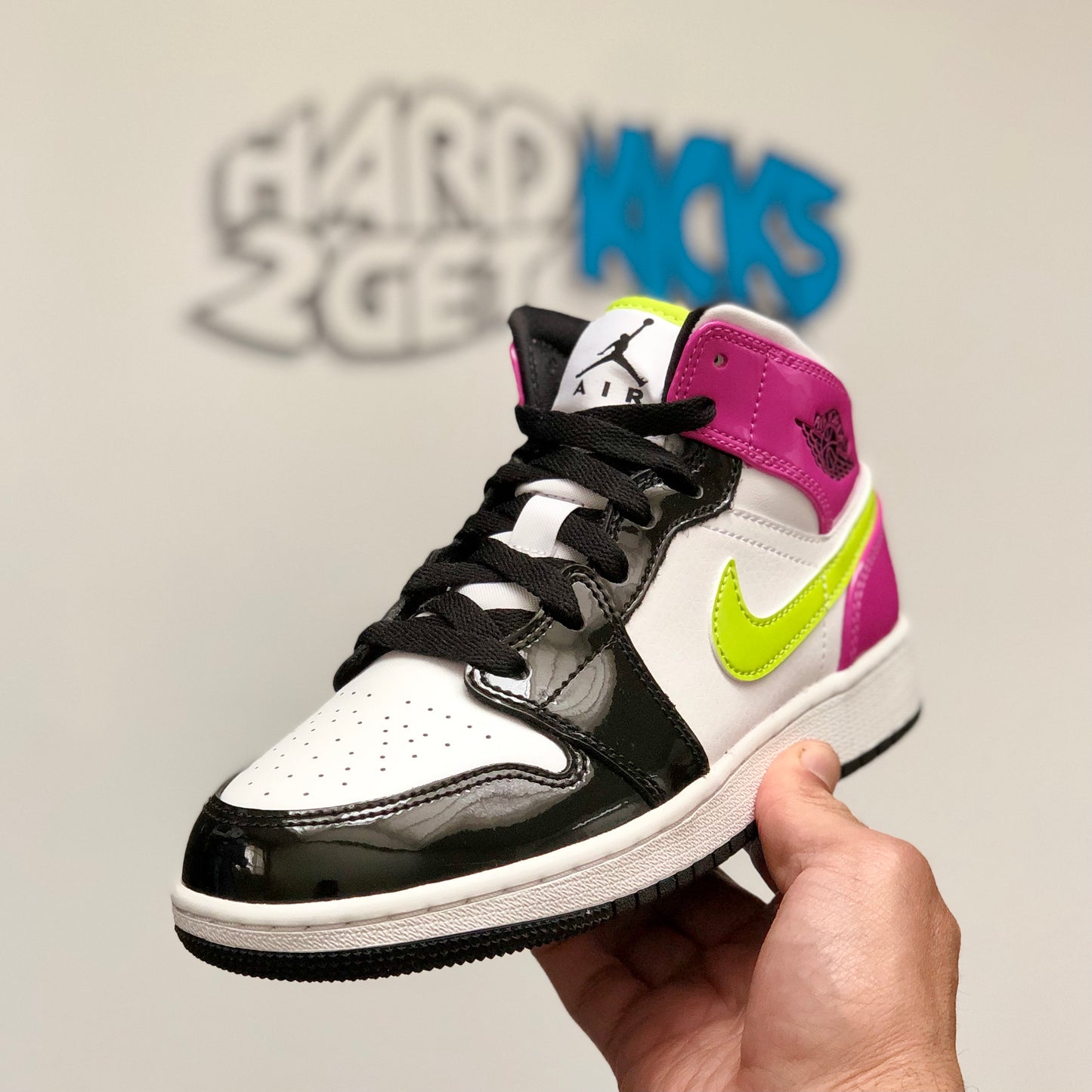 Air Jordan 1 Mid SE GS - Cyber Pink (US Exclusive)