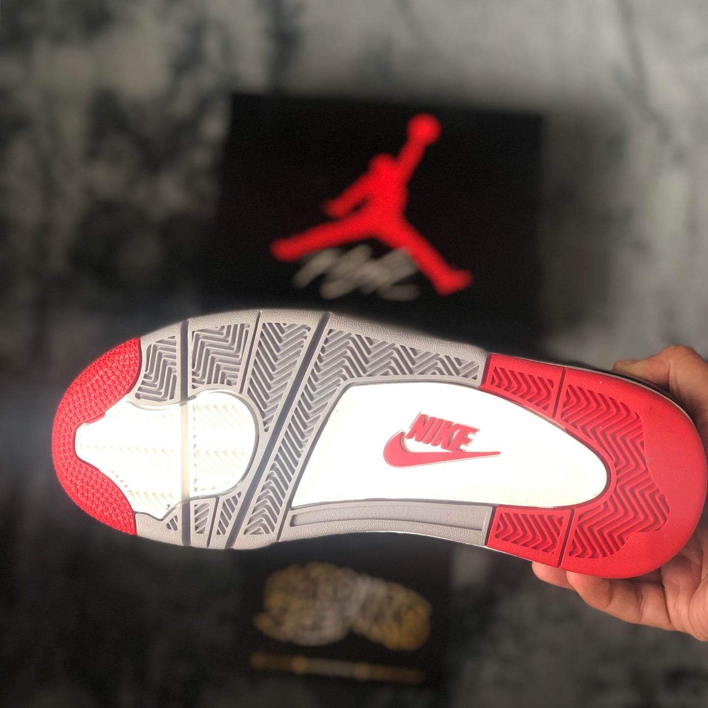 Air Jordan 4 Retro - Bred (2019)