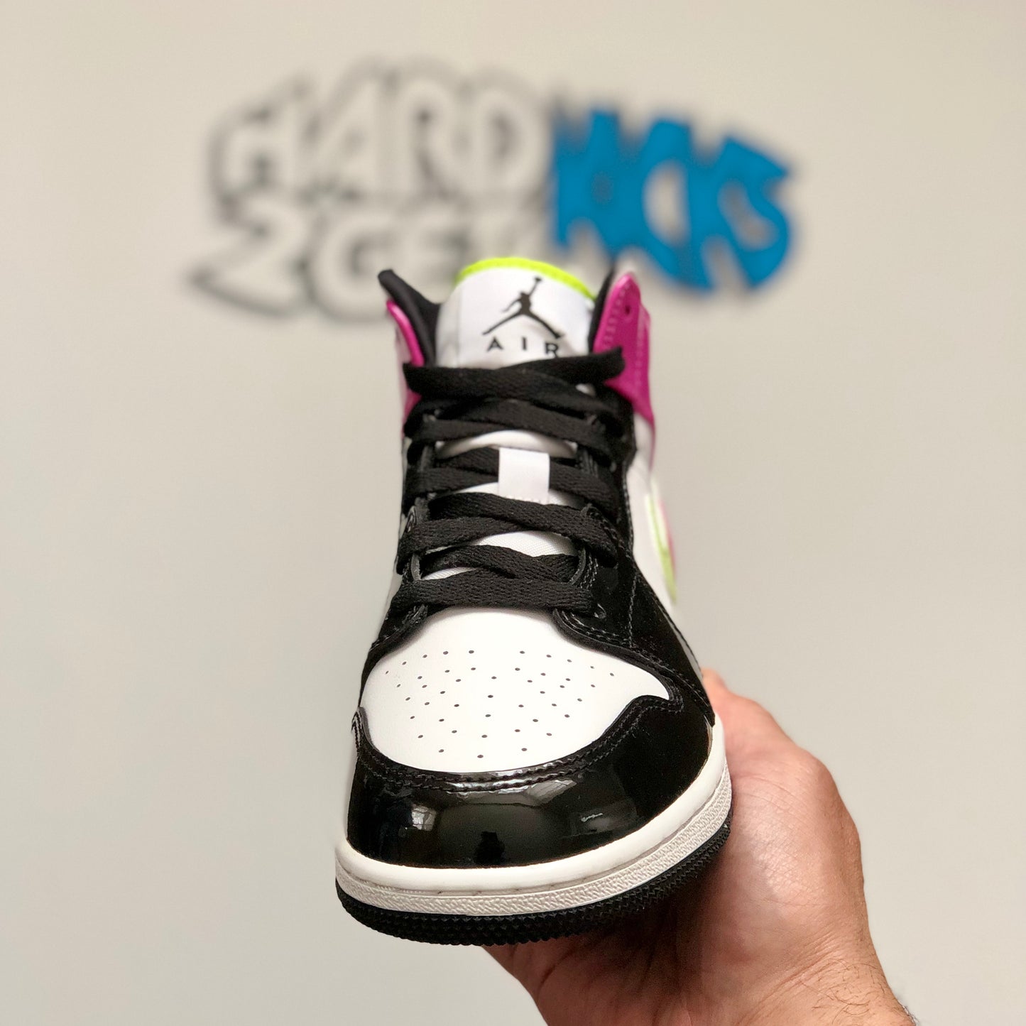 Air Jordan 1 Mid SE GS - Cyber Pink (US Exclusive)