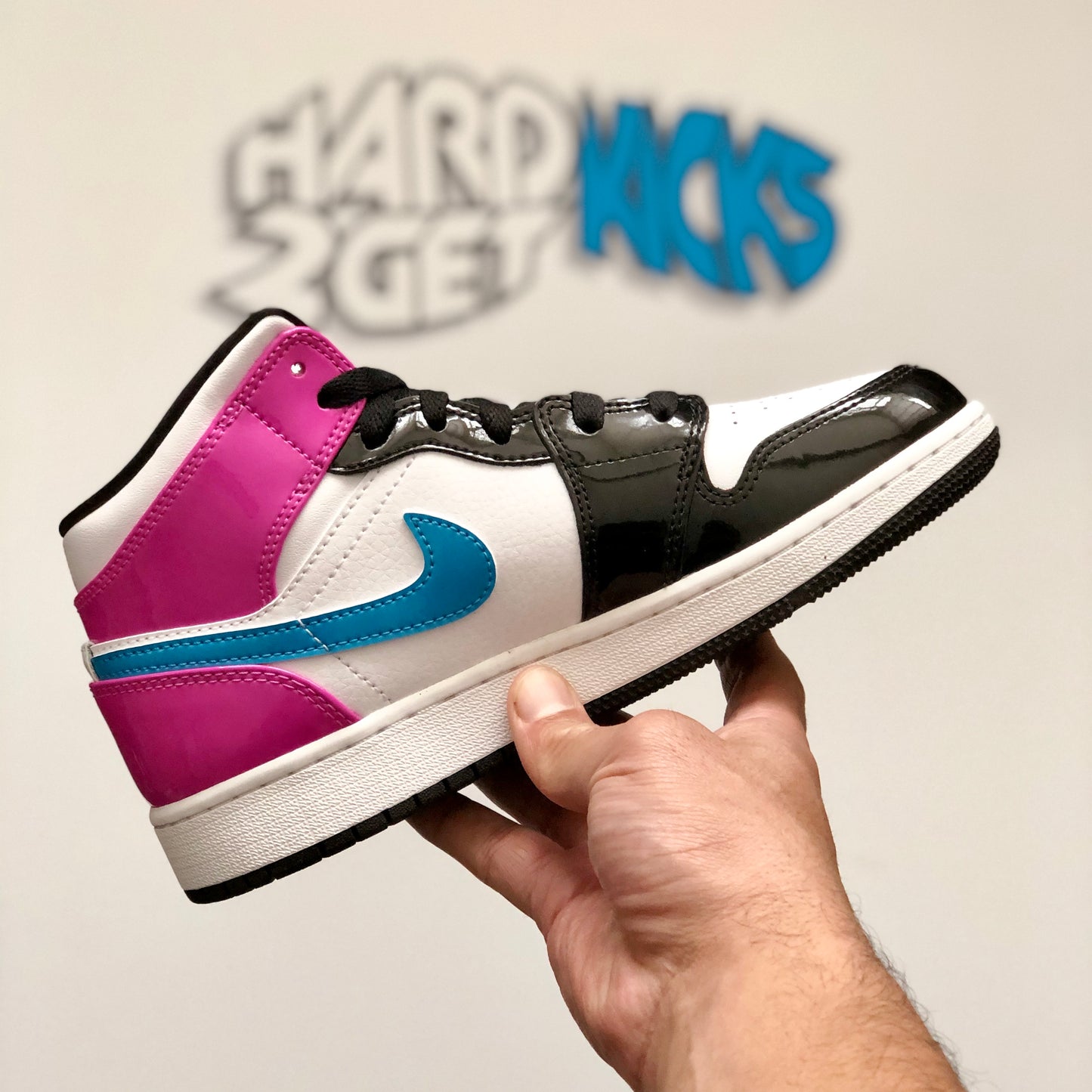 Air Jordan 1 Mid SE GS - Cyber Pink (US Exclusive)