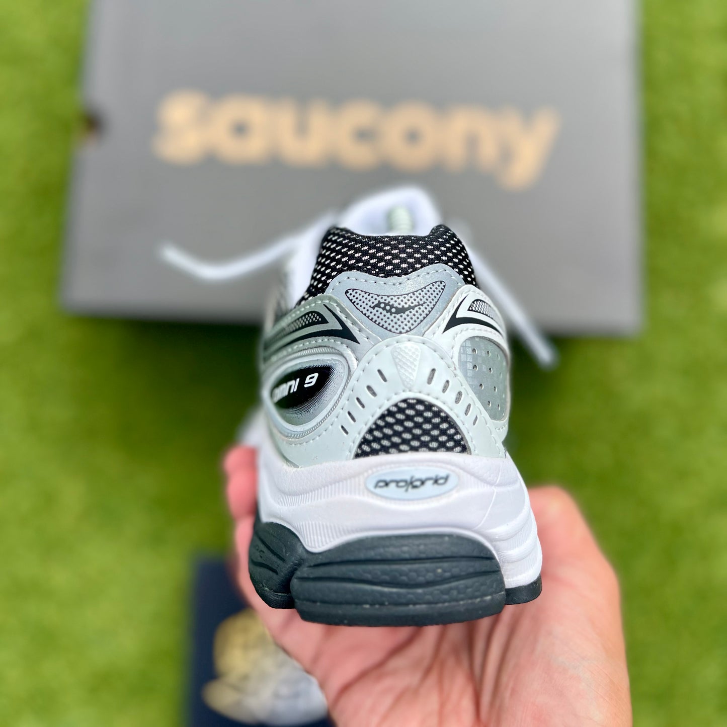Saucony Progrid Omni 9 - Black/White