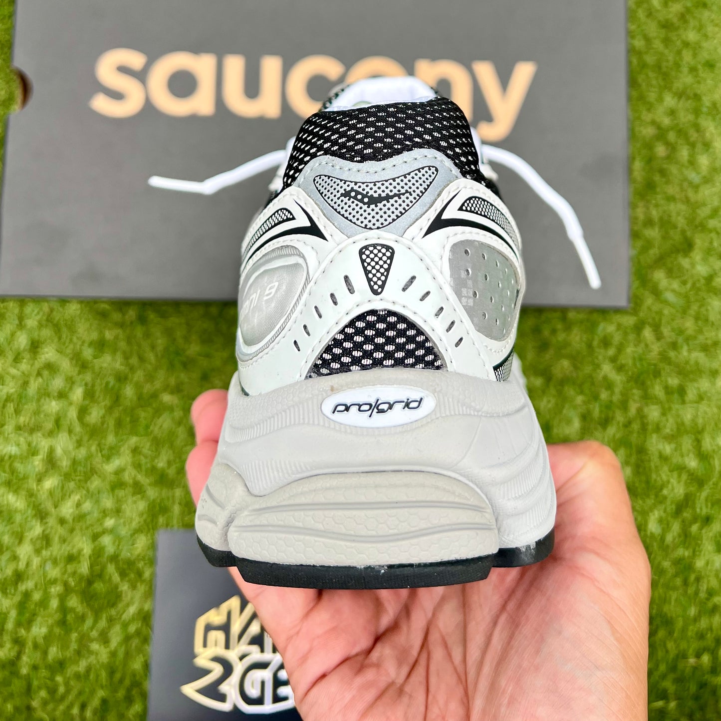 Saucony Progrid Omni 9 - White/Cadet