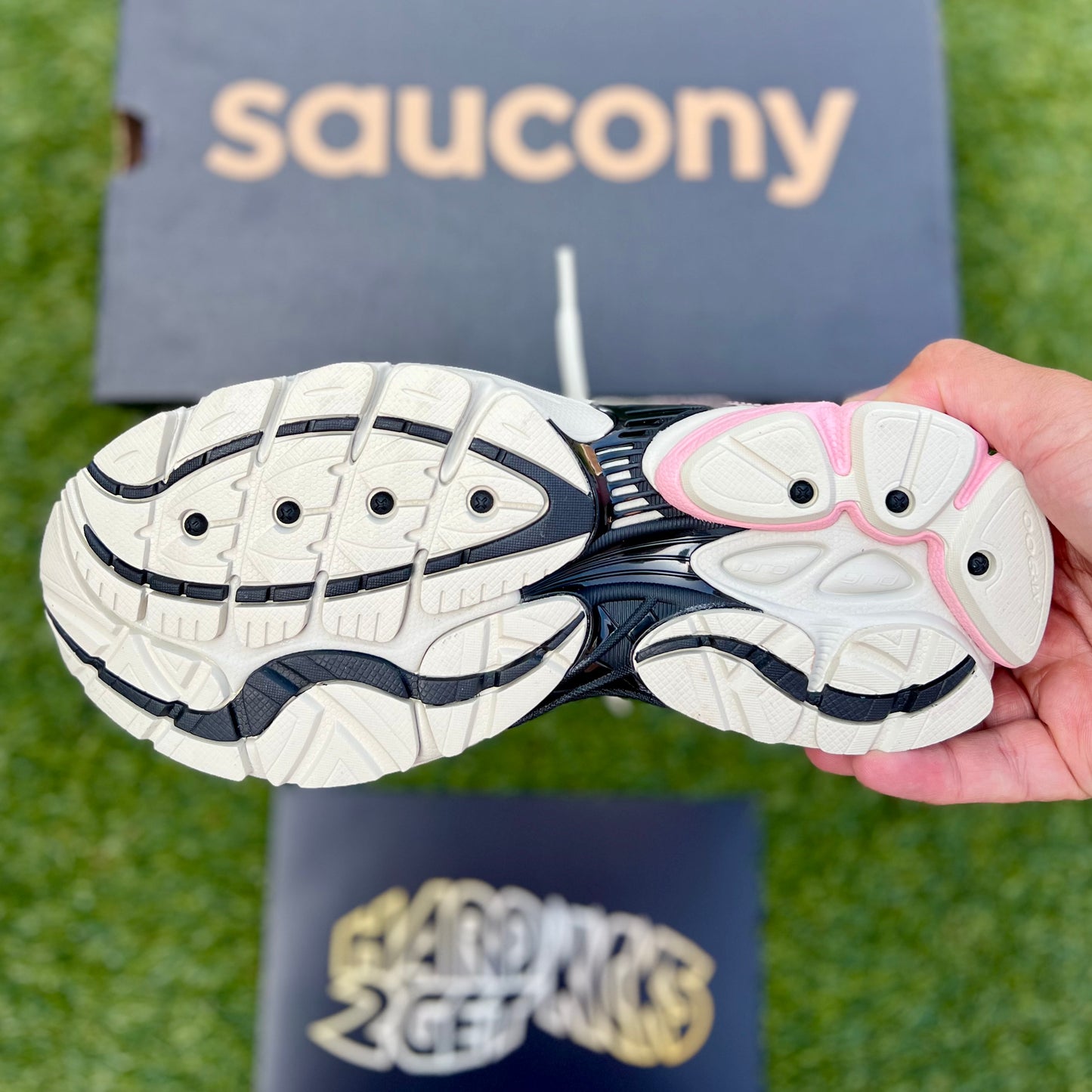 Saucony Progrid Omni 9 - Eggshell/Touch Creme