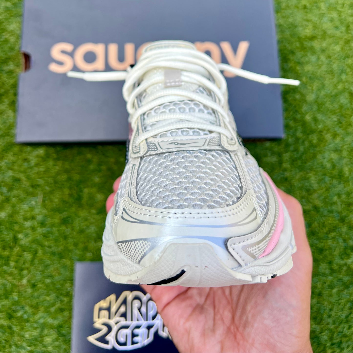 Saucony Progrid Omni 9 - Eggshell/Touch Creme