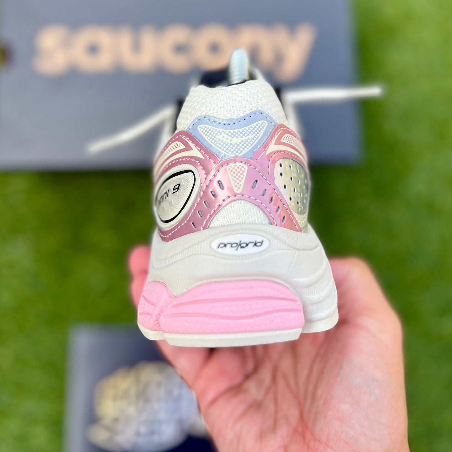 Saucony Progrid Omni 9 - Eggshell/Touch Creme