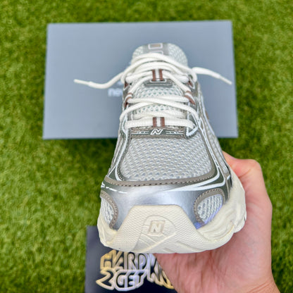 New Balance 740 - Sea Salt/Arid Stone