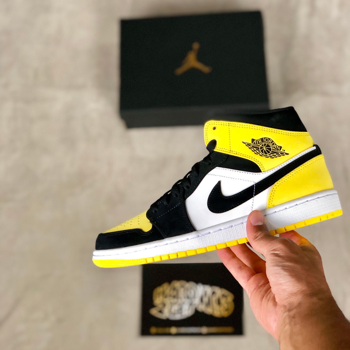 Air Jordan 1 Mid SE - Yellow Toe