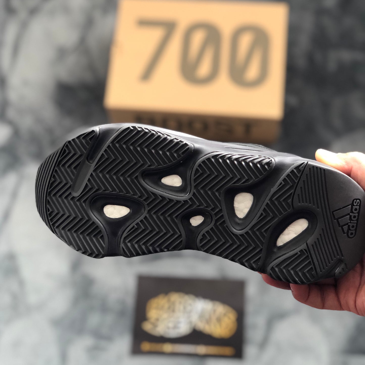 Yeezy Boost 700 V2 - Vanta