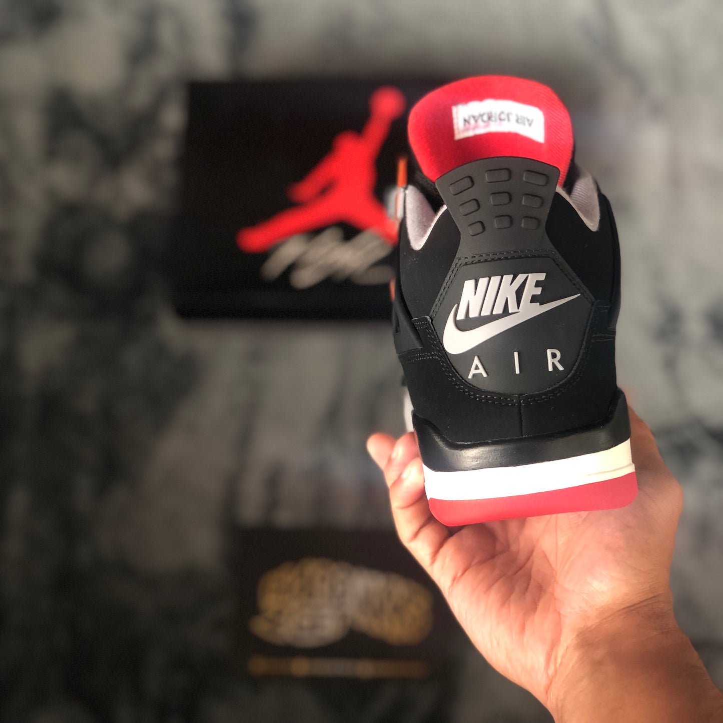 Air Jordan 4 Retro - Bred (2019)