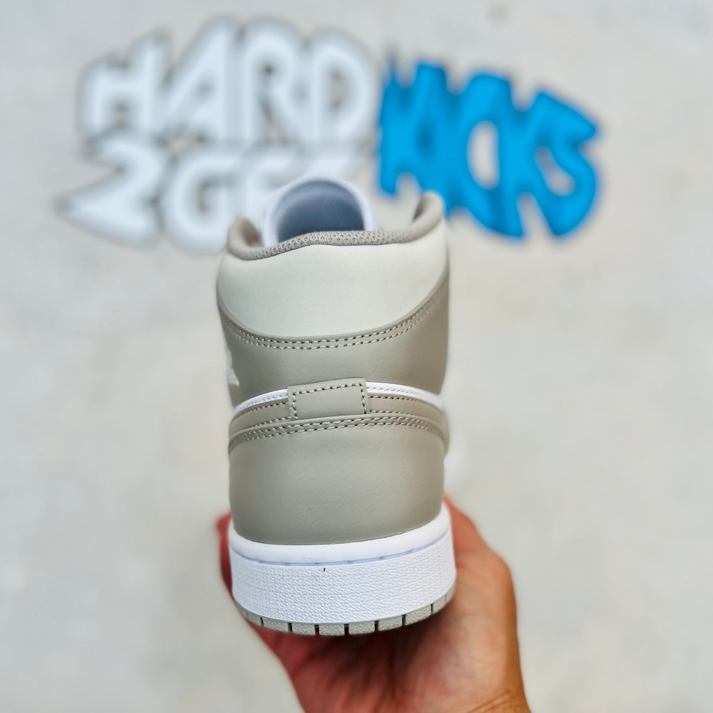 Air Jordan 1 Mid - Linen