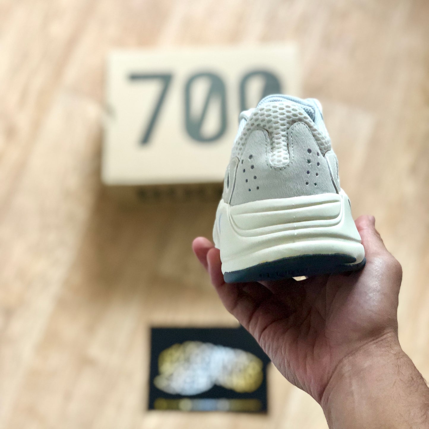 Yeezy Boost 700 - Analog