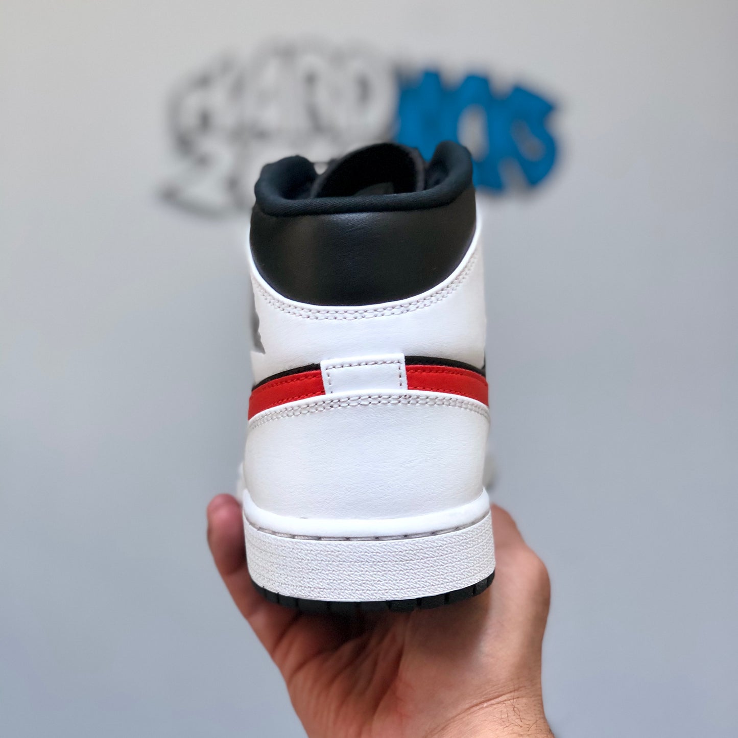 Air Jordan 1 Mid - Chile Red