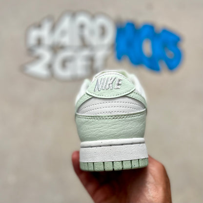 Wmns Nike Dunk Low Next Nature - Barely Green (Mint)
