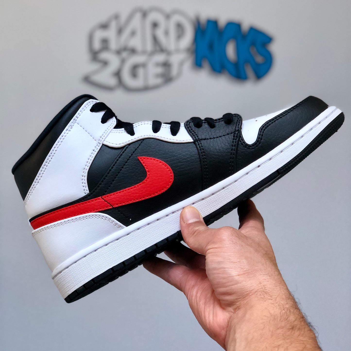Air Jordan 1 Mid - Chile Red