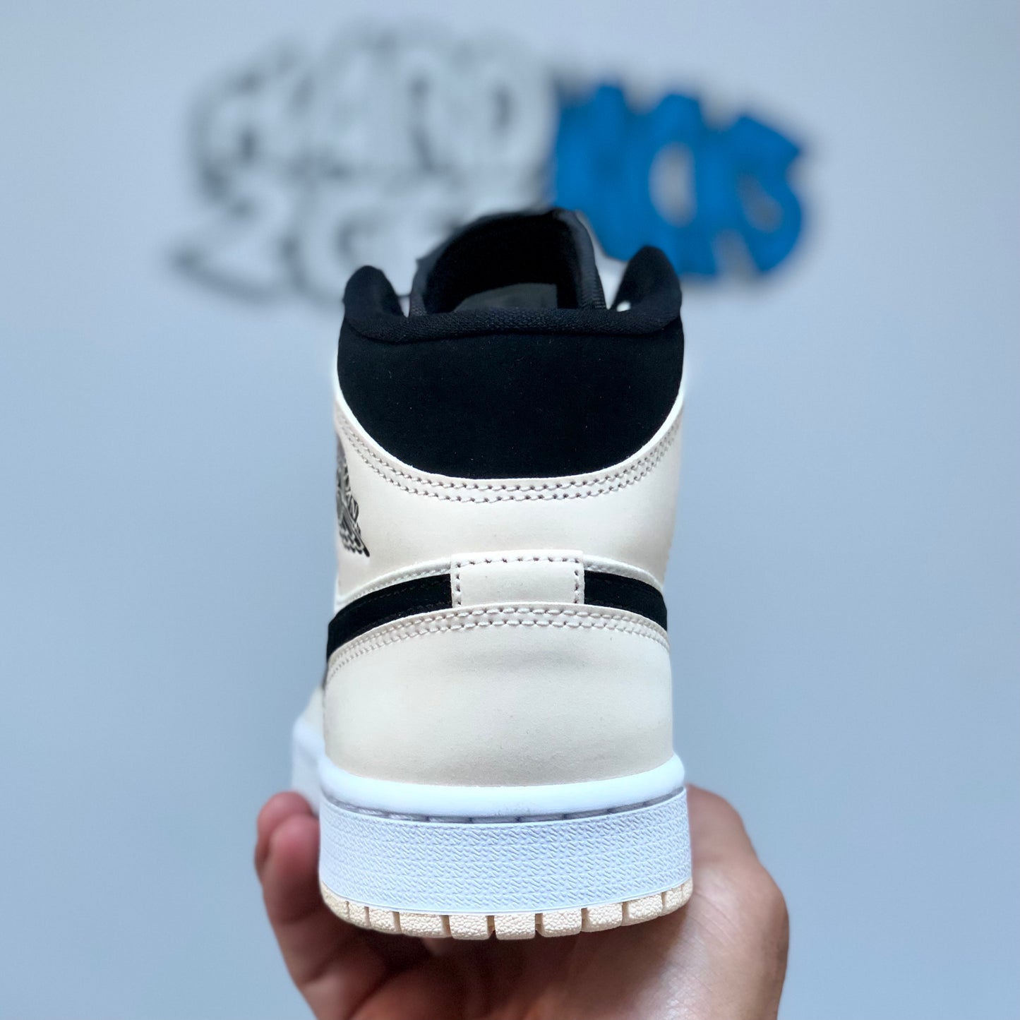 Wmns Air Jordan 1 Mid - Guava Ice