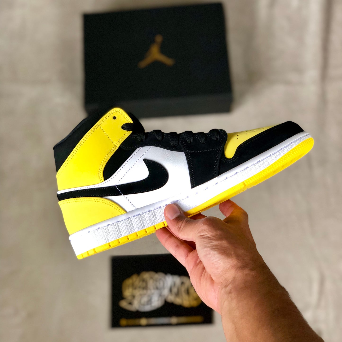 Air Jordan 1 Mid SE - Yellow Toe