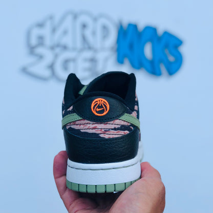 Nike Dunk Low SE - Black/Multi Camo