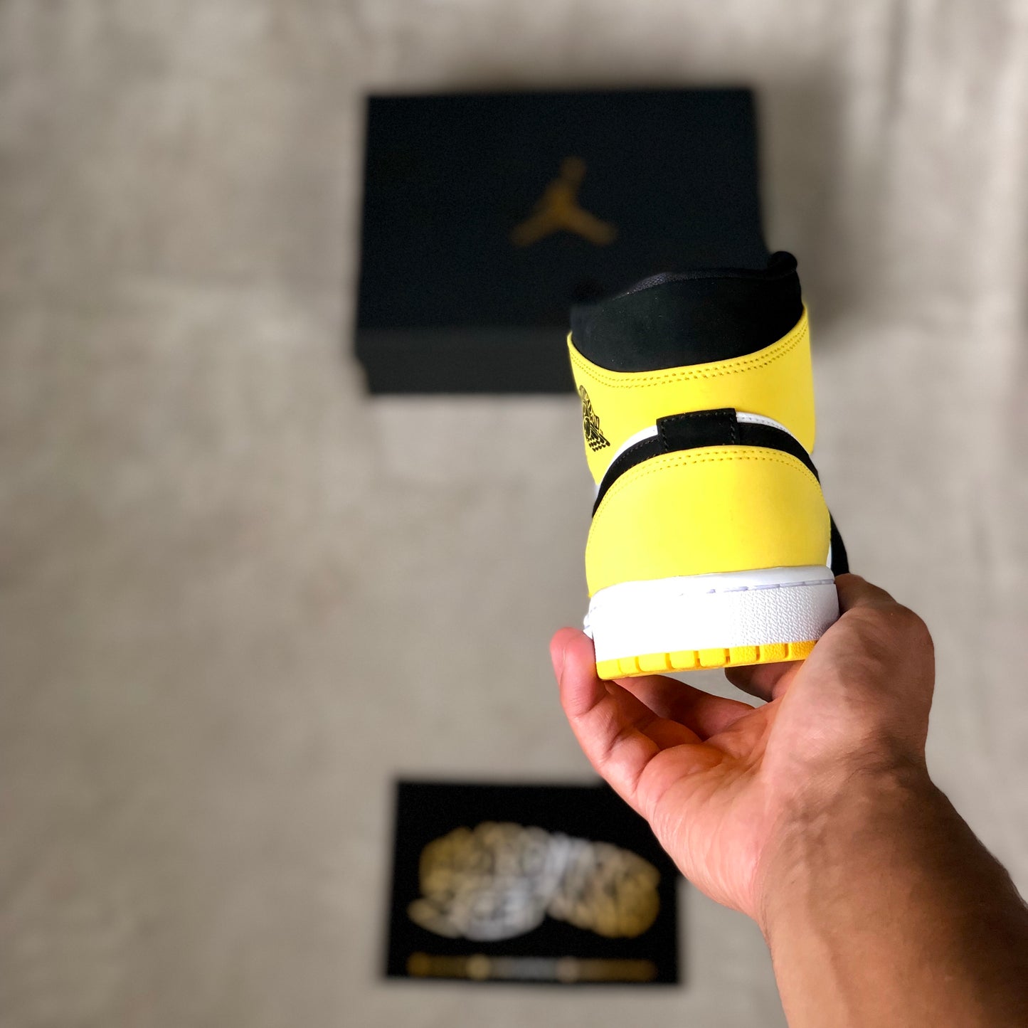 Air Jordan 1 Mid SE - Yellow Toe