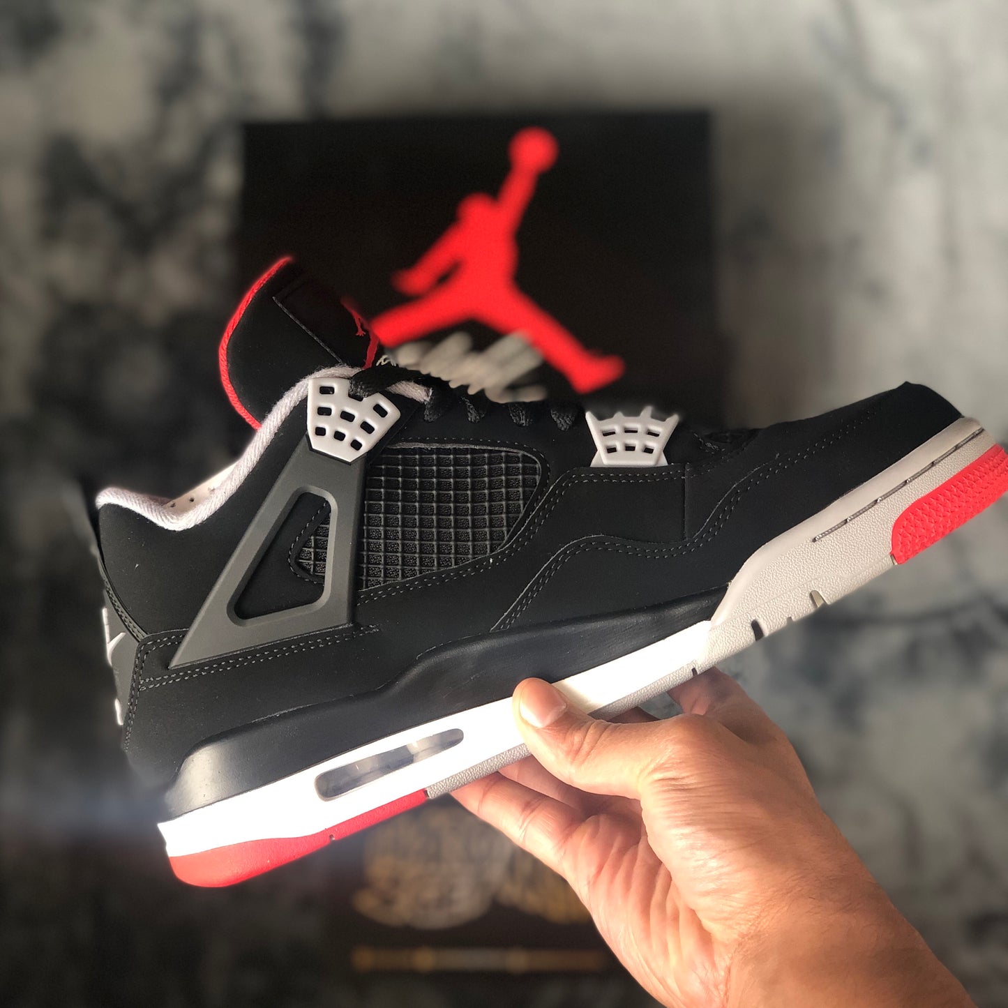 Air Jordan 4 Retro - Bred (2019)
