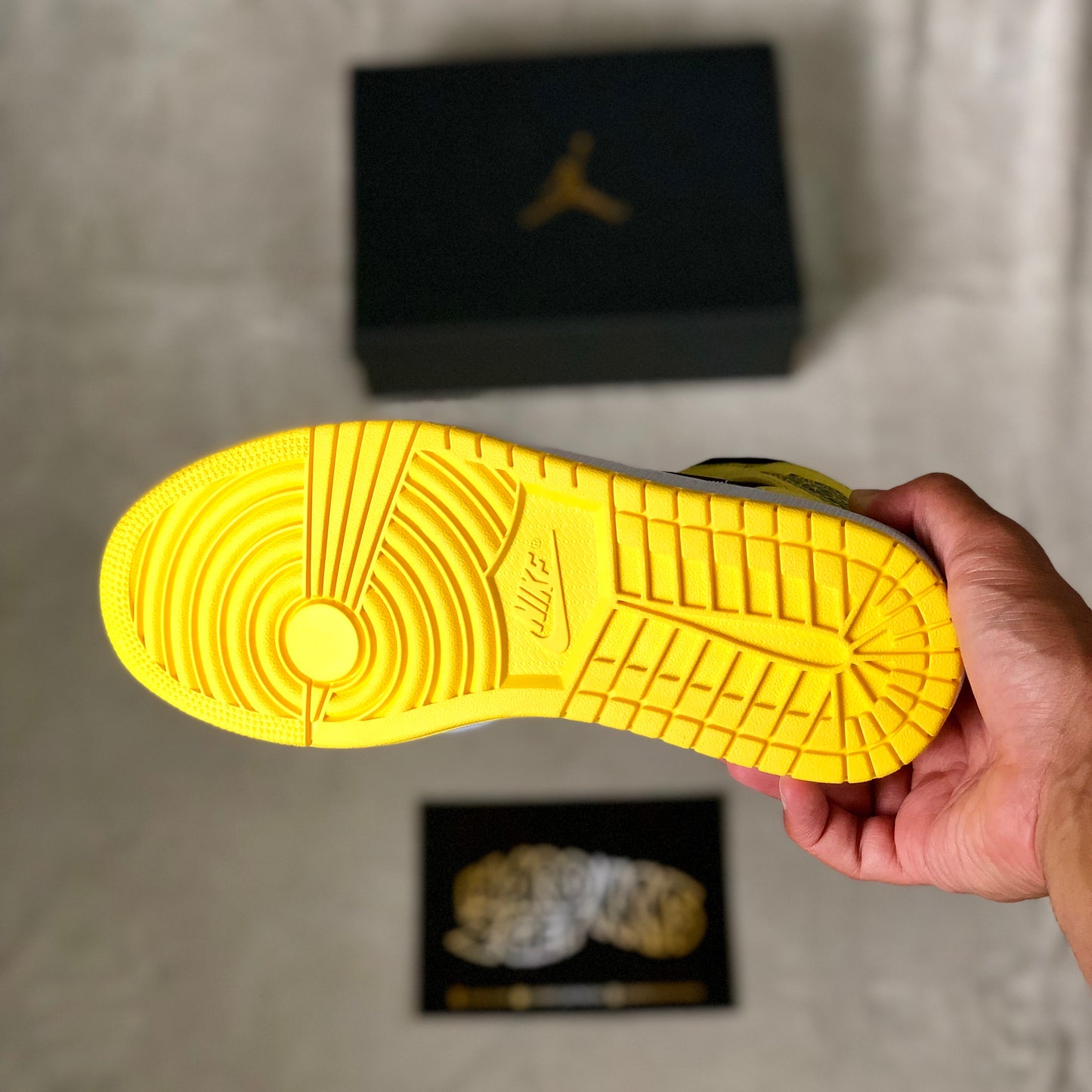 Air Jordan 1 Mid SE - Yellow Toe